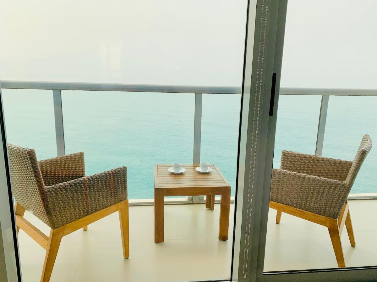 Luxurious 2 Bedroom Beachfront Apartment - Direct Seaview ราสอัลไคมาห์ ภายนอก รูปภาพ