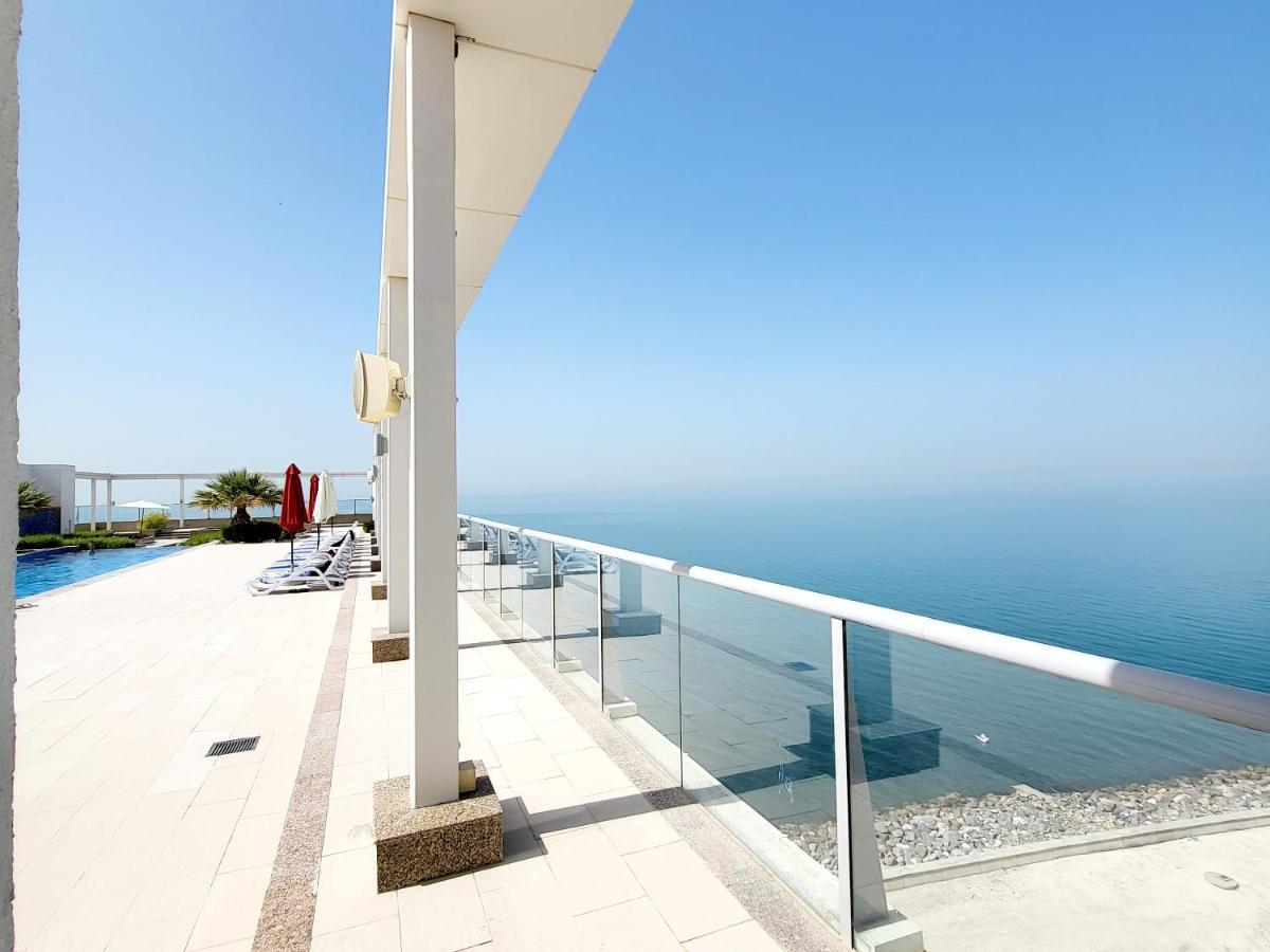 Luxurious 2 Bedroom Beachfront Apartment - Direct Seaview ราสอัลไคมาห์ ภายนอก รูปภาพ