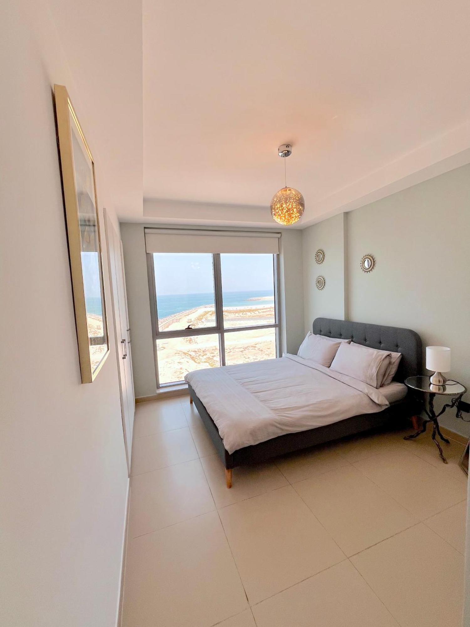 Luxurious 2 Bedroom Beachfront Apartment - Direct Seaview ราสอัลไคมาห์ ภายนอก รูปภาพ