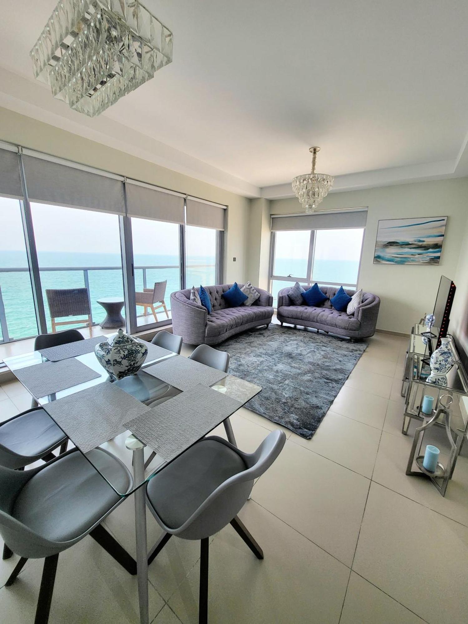 Luxurious 2 Bedroom Beachfront Apartment - Direct Seaview ราสอัลไคมาห์ ภายนอก รูปภาพ