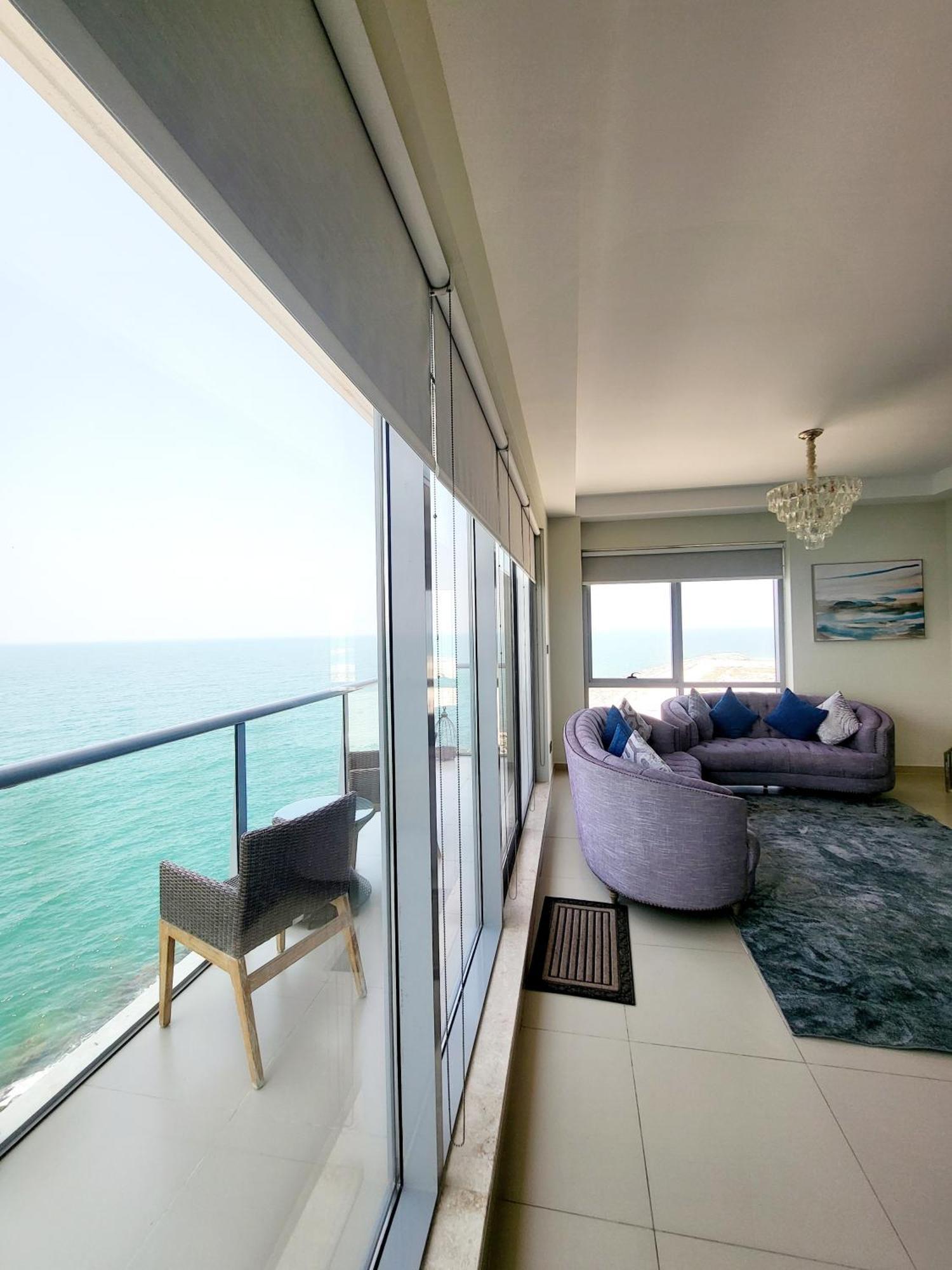 Luxurious 2 Bedroom Beachfront Apartment - Direct Seaview ราสอัลไคมาห์ ภายนอก รูปภาพ